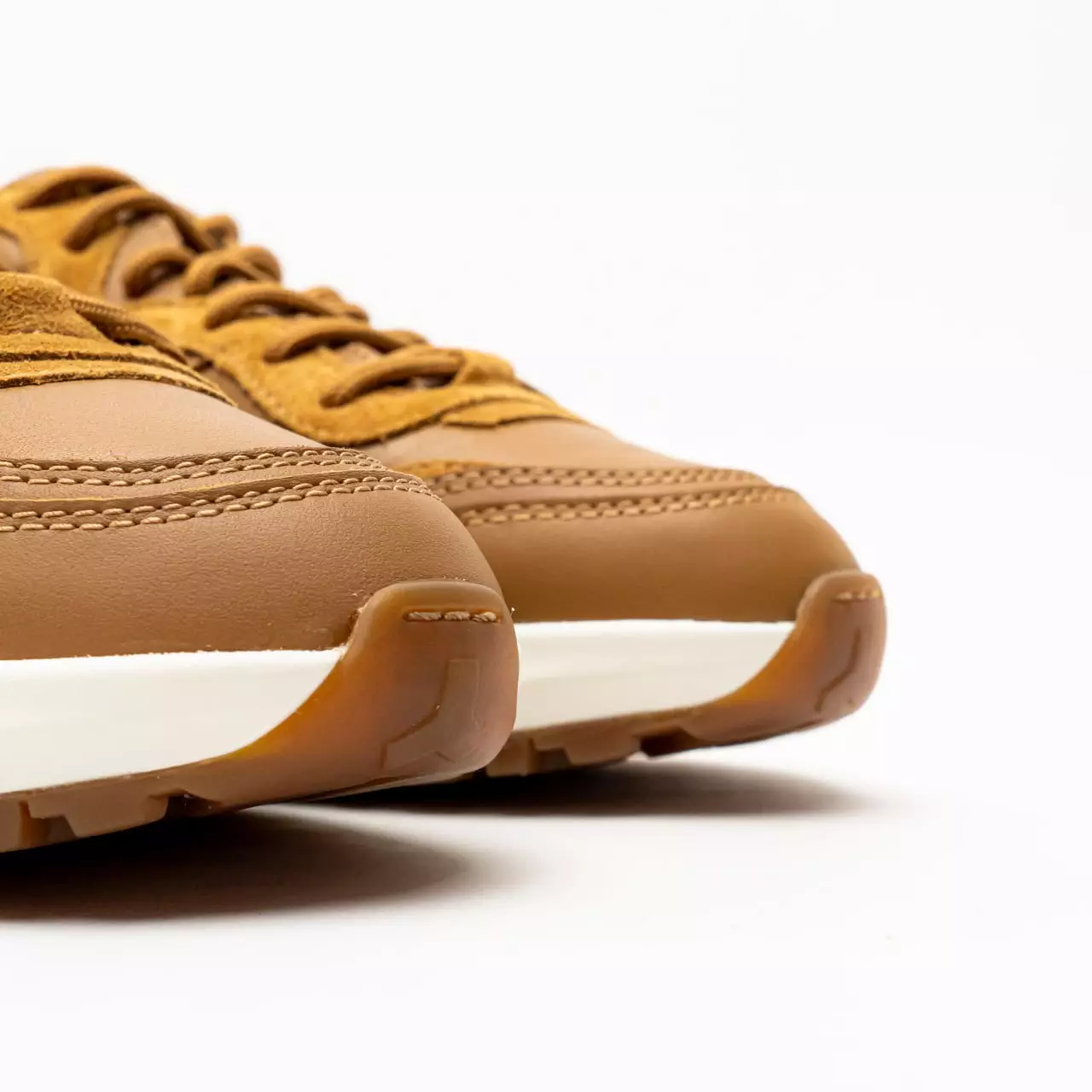 Dennys Outline Leather and Suede Sneakers Desert
