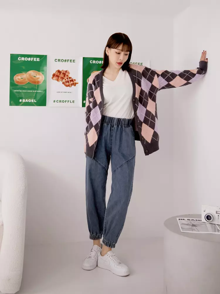 Cotton-blend elastic denim tapered pants. [BA5421]