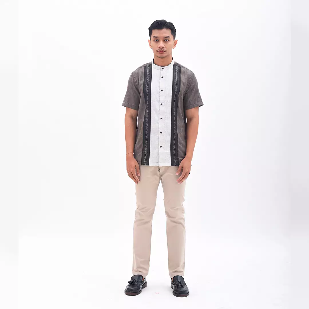 MANZONE Kemeja Koko Lengan Pendek Pria DAFFA - BROWN Ukuran S