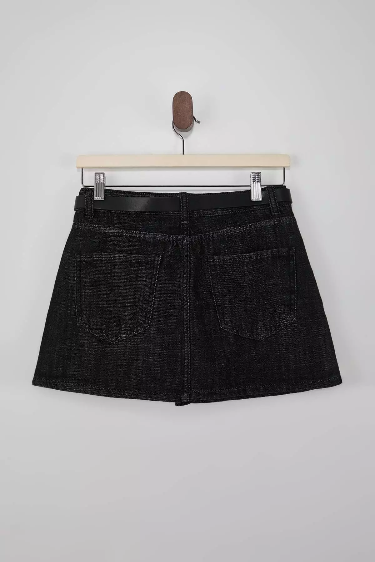Black Belt Detailed Denim Shorts Skirt With Skirt Look On The Back Twoaw26Sr2