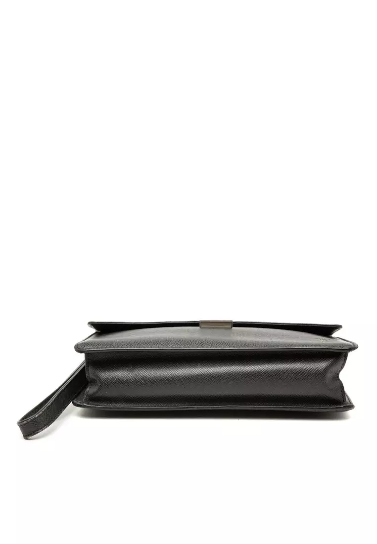 Pre-Loved Louis Vuitton Taiga Selenga