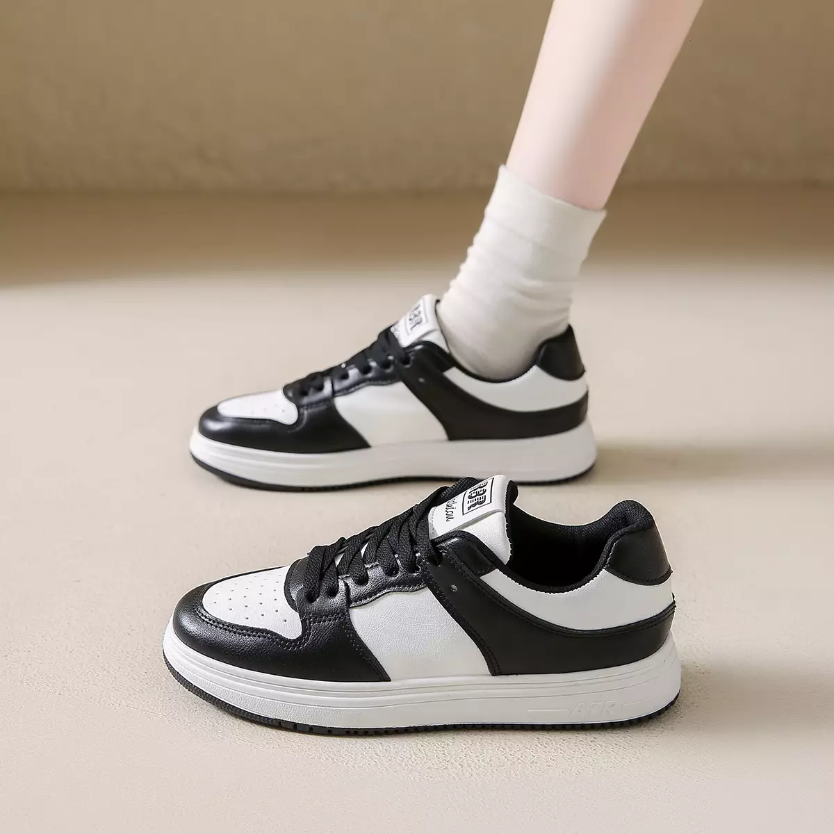 Sepatu Sneakers Wanita Kasual Motif Simpel Sepatu Cewek SS101