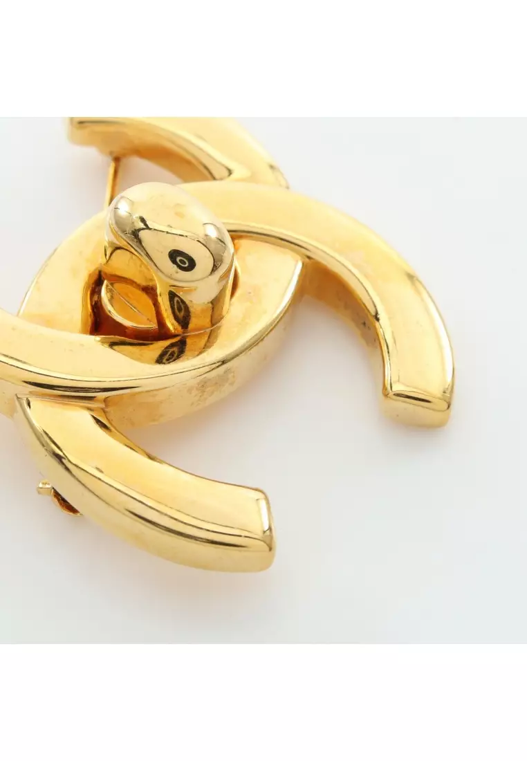 Pre-Loved Chanel coco mark brooch GP gold 96P