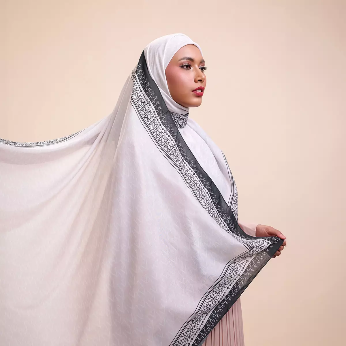 [INCLUDE HARD BOX ] ZM Zaskia Mecca - Jejak Ink Monogram Series Scarf Voal - Hijab Square Motif Kerudung Segi Empat