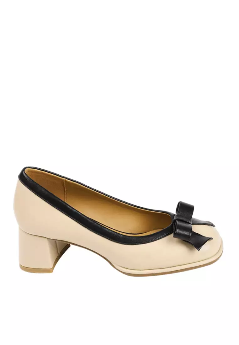 Round toe cheap pumps mid heel