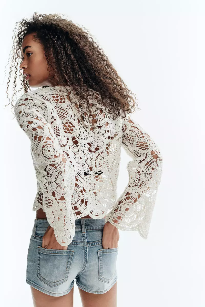 Low-waisted mini denim shorts