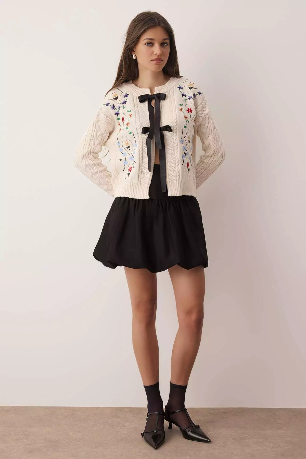Stone Ribbon Flower Embroidered Knitwear Cardigan Twoaw26Hi00032