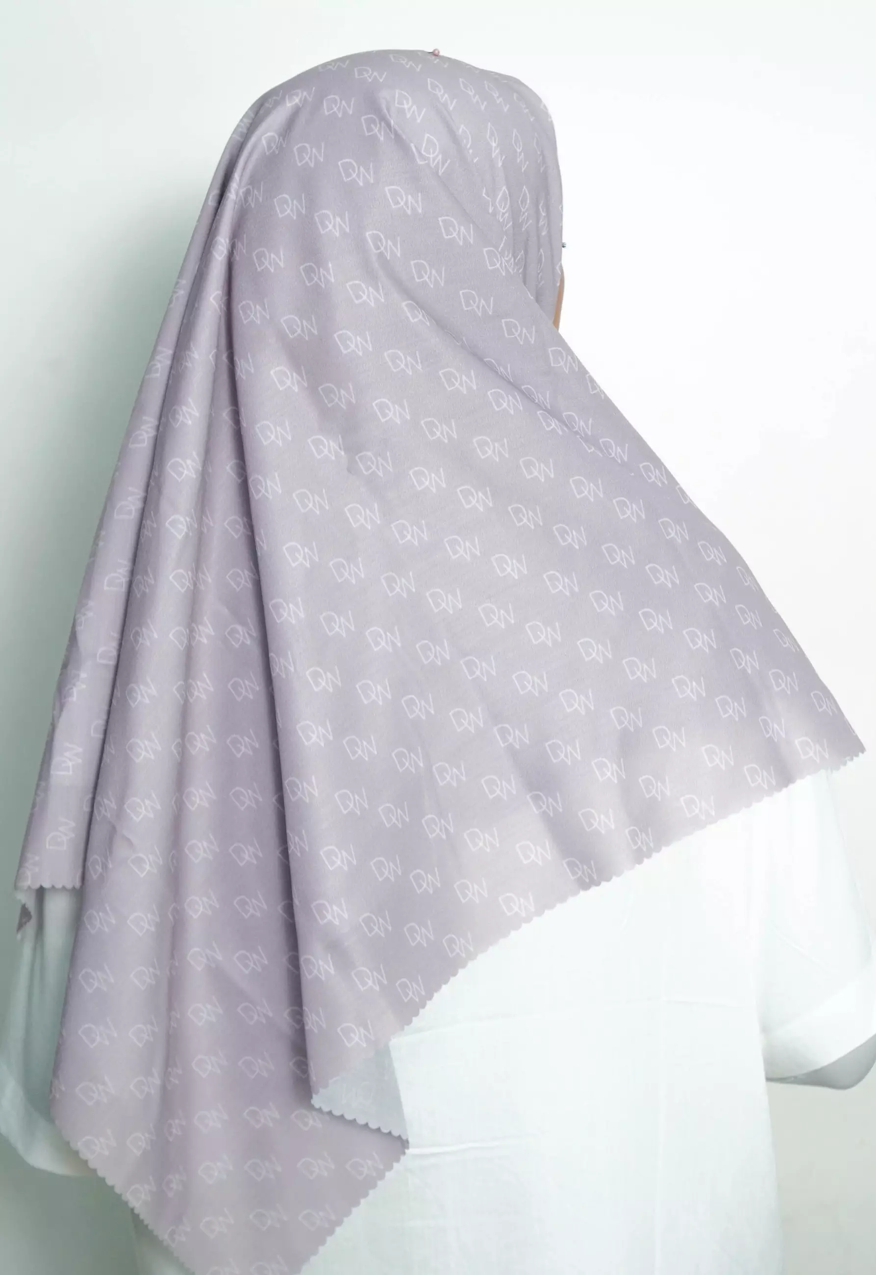 WK055 Kerudung Segi Empat Anti Mleyot Anti Kusut Motif Premium Monogram DAW Project Lilac Ungu Muda