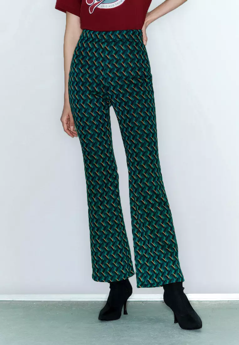 Buy Urban Revivo Knitted Fabric Capri Flare Pants 2024 Online