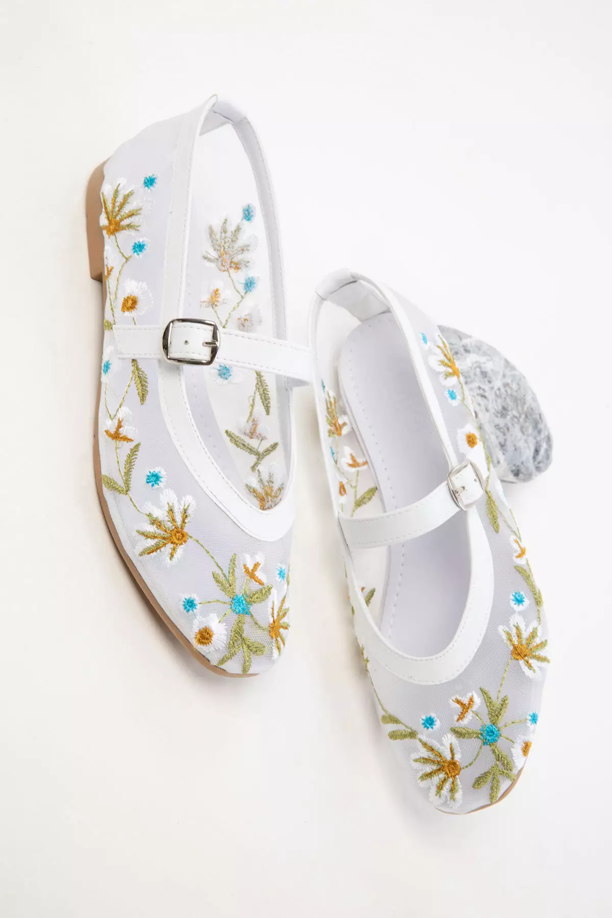 20495 Women's White Ballerinas