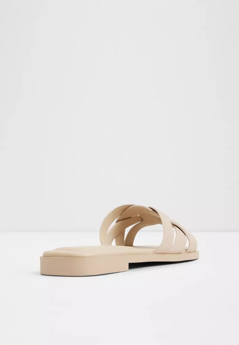 Jennaleriel -In Flat Sandals