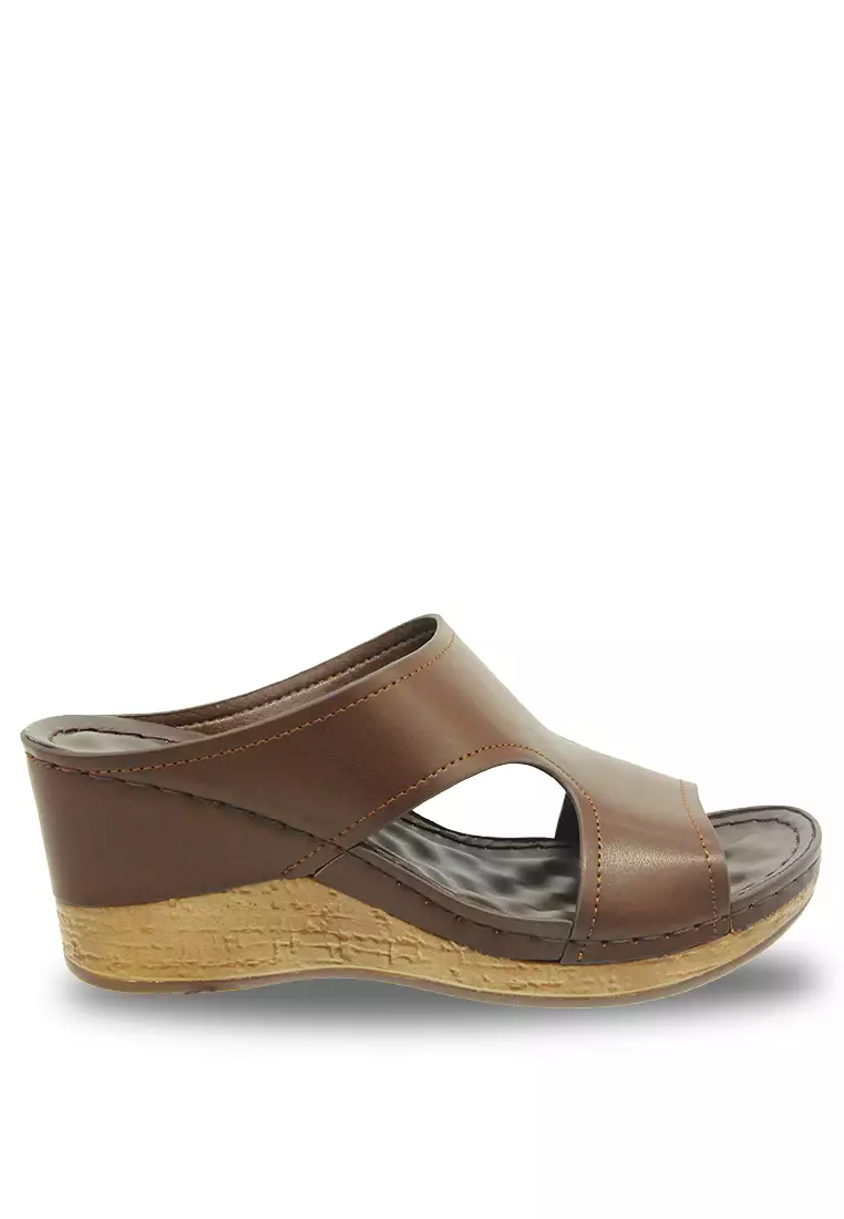 Discount on Louis Cuppers  shoes - SKU: Slip On Wedges