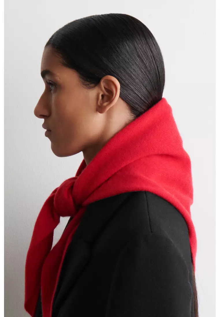 CASHMERE TRIANGLE SCARF