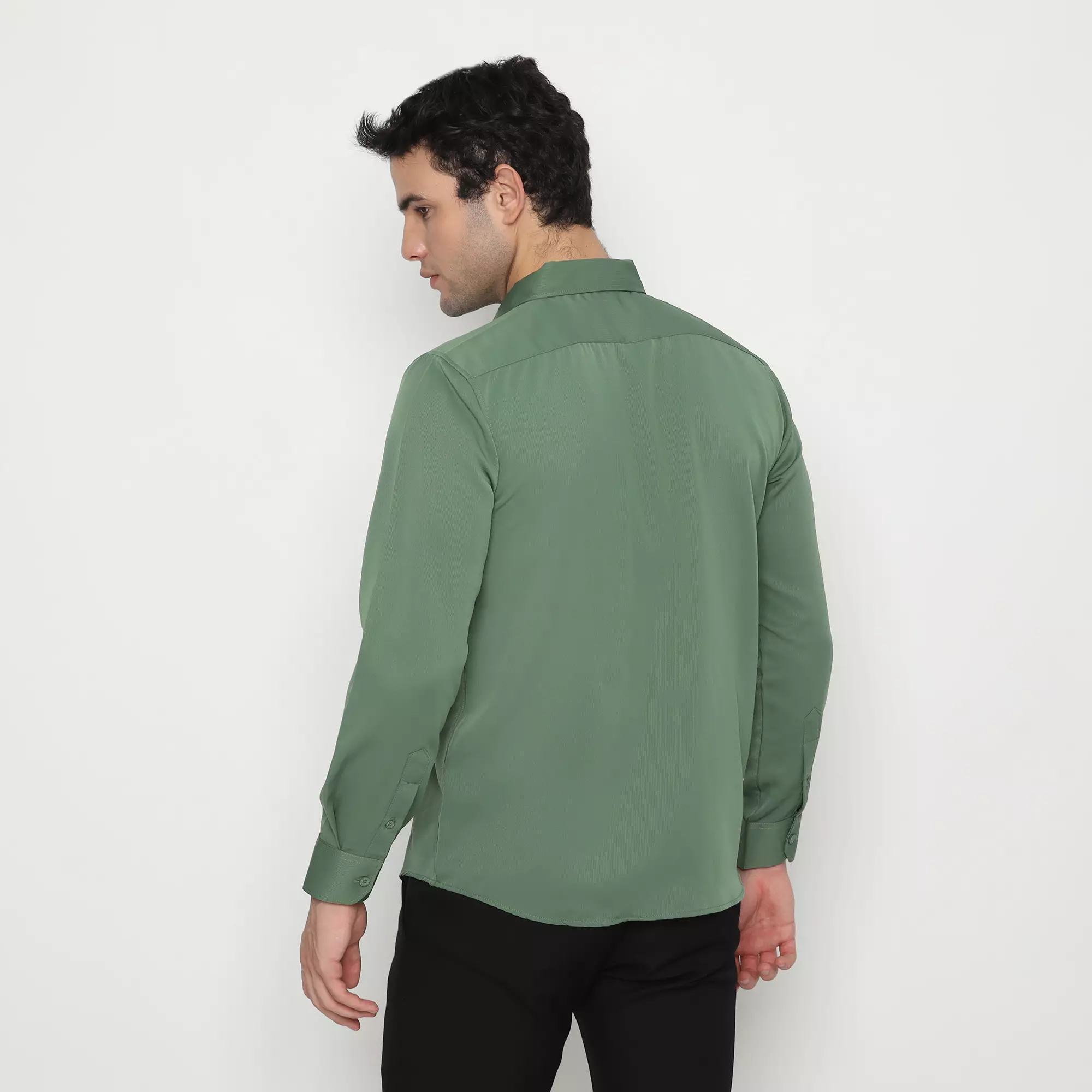 Platini Kemeja Pria Lengan Panjang Polos Polinosic Hijau Lumut 66500