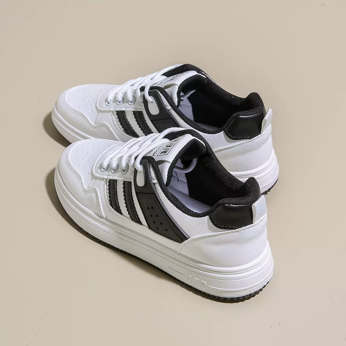 Sepatu Kasual Cewek Sneakers Wanita Ringan Nyaman Dipakai SS102