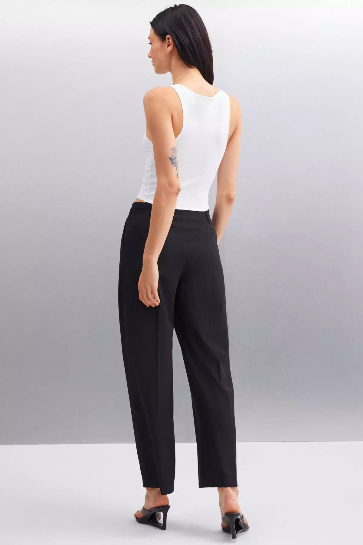 Hanne Crew Neck Crop Bustier