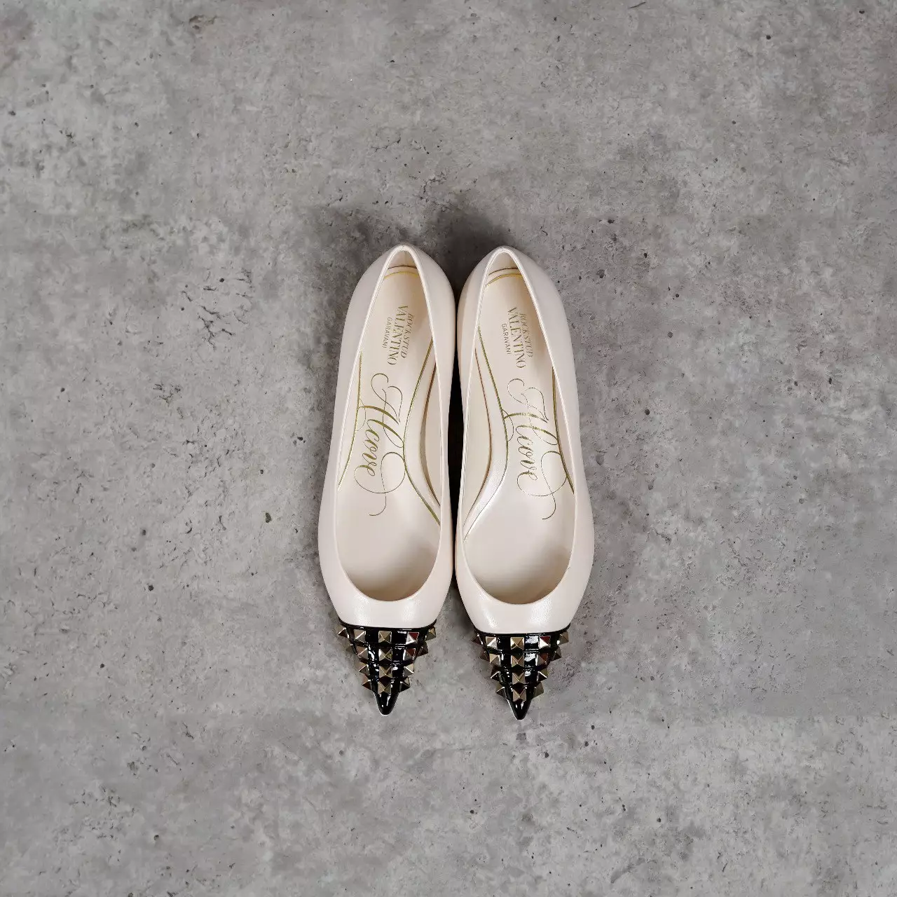 Sepatu VALENTINO ROCKSTUD ALCOVE BLACK IVORY FLAT SHOES 100% ORIGINAL