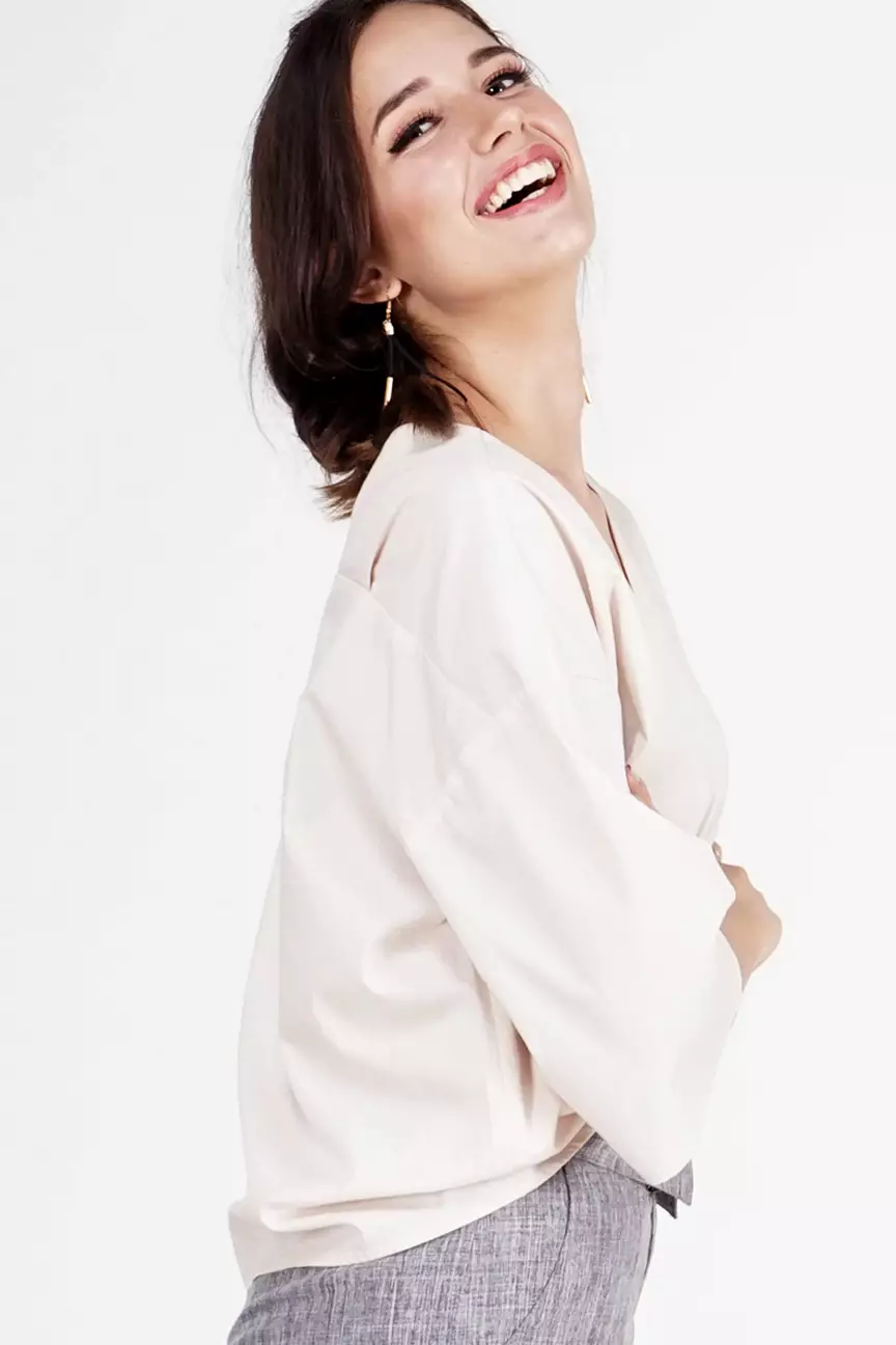 Kemeja Wanita Kizzy Cream