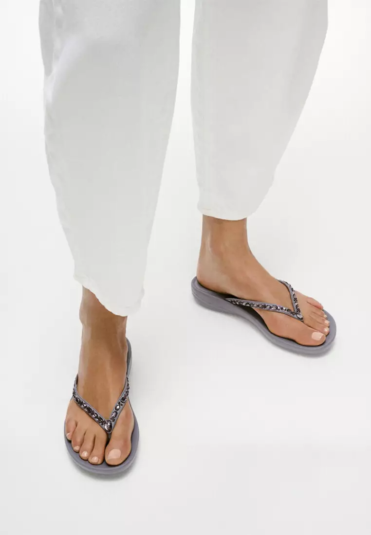 Iquishion Multi-Crystal Ergonomic Flip Flops