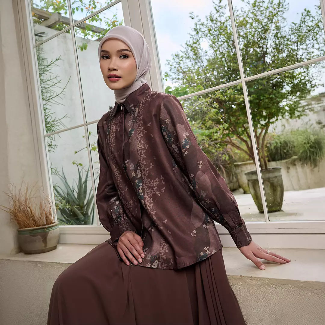 ZM Zaskia Mecca - Yania Rosewood Blouse Kemeja Wanita - Romansa Khatulistiwa - Bunga Simpur