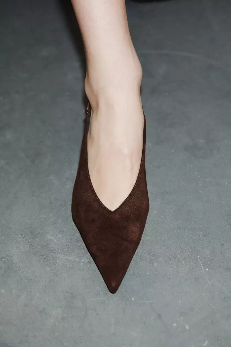 Kitten-heeled slingbacks