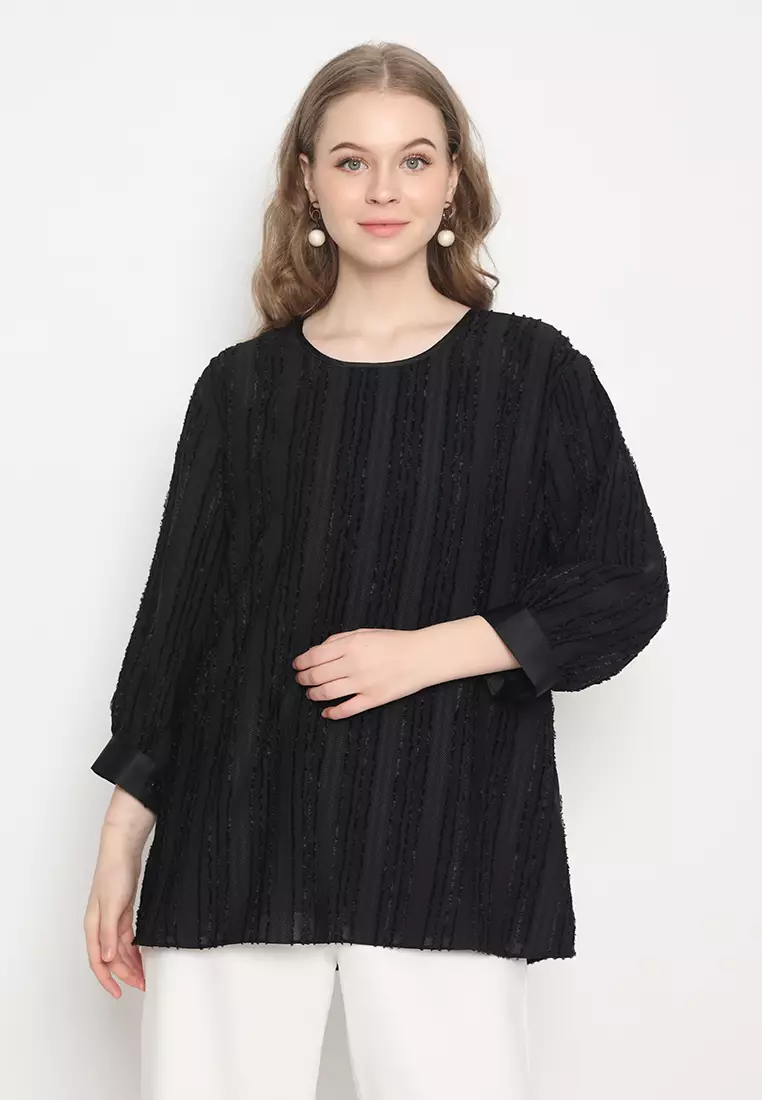 Blouse Wanita Koleksi Brilliant di Zalora: Elegansi dan Gaya untuk Setiap Kesempatan