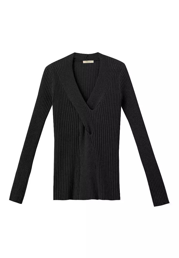 OB嚴選 性感V領造型扭結坑條針織長袖上衣《FA2625》