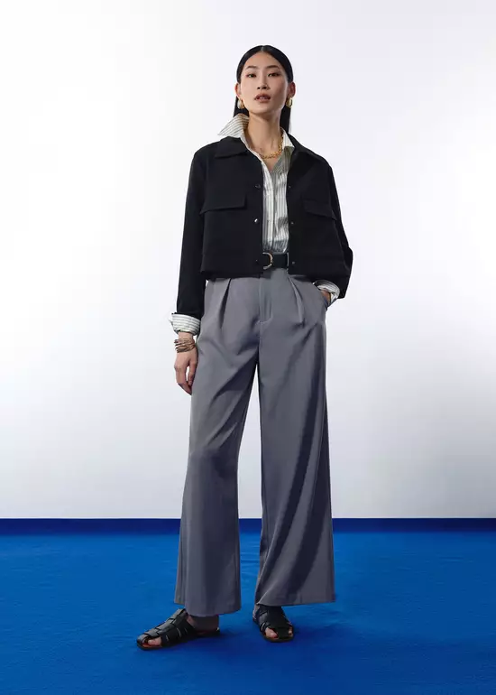 Jaket Wanita - RuchedReady® Relaxed Collared Crop Jacket