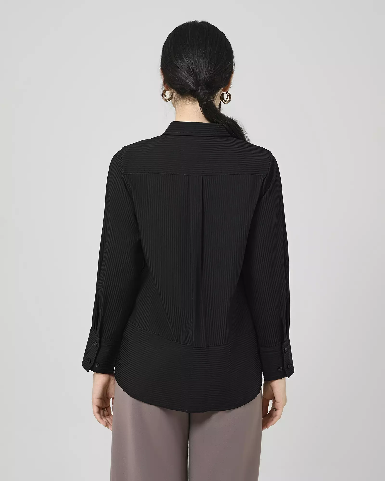 Geulis.id AVANEA SHIRT - Black
