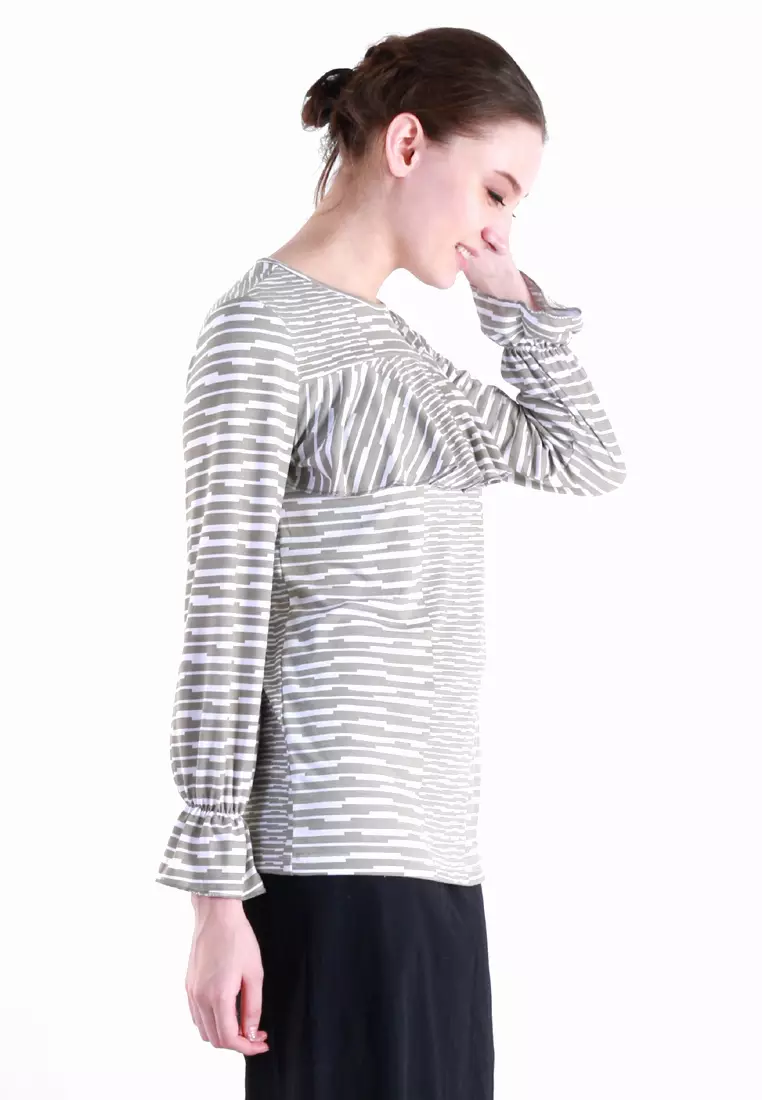 Chest Flare Knit Blouse