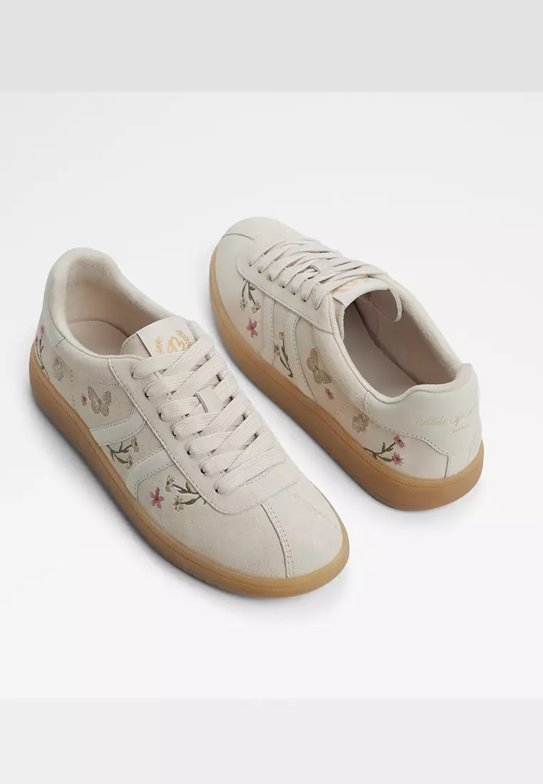 Chicsneaker Low-Top Sneakers