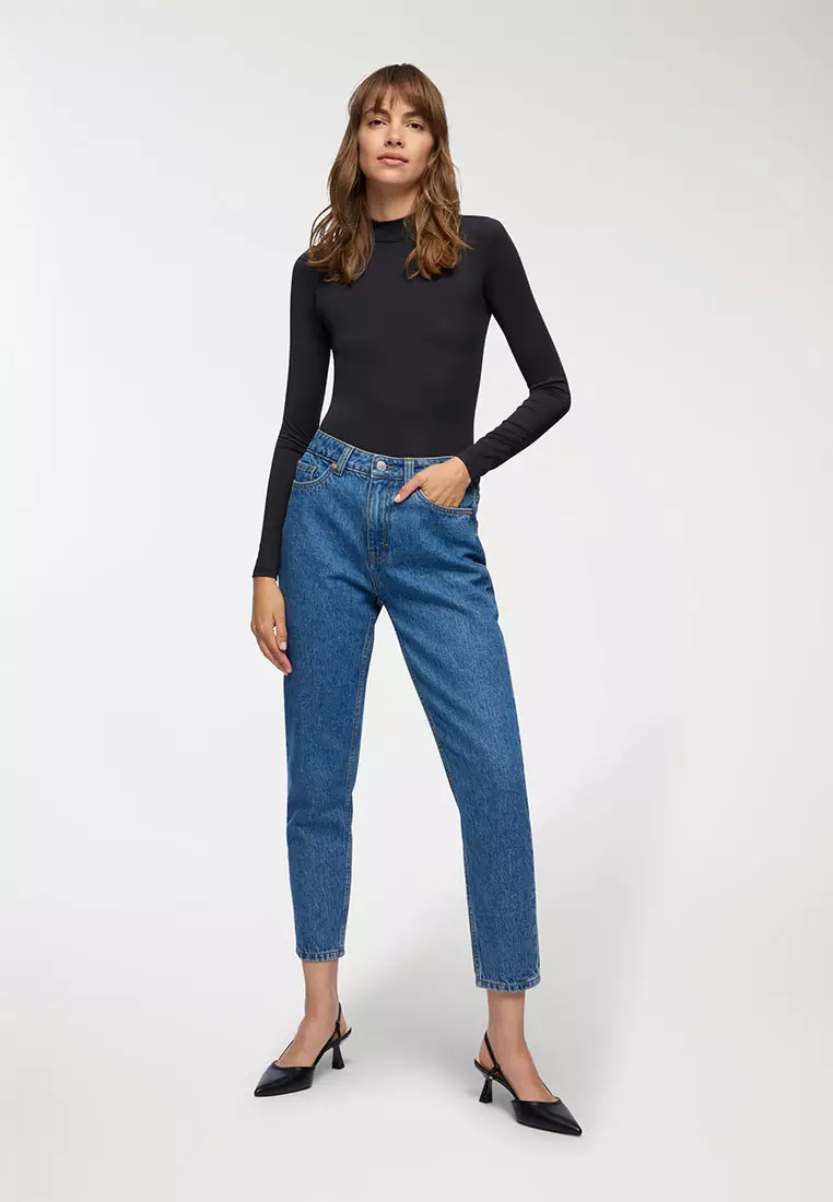 Woman Long-Sleeved T-Shirt