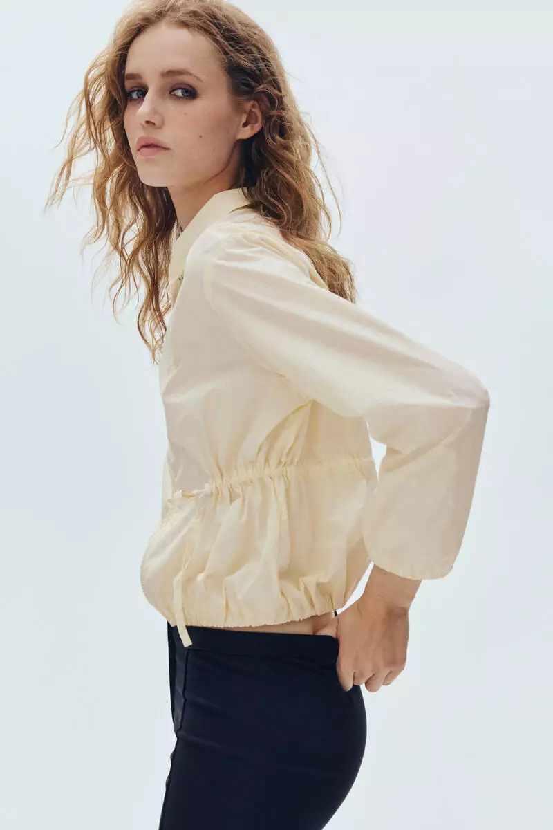 Drawstring-detail windbreaker