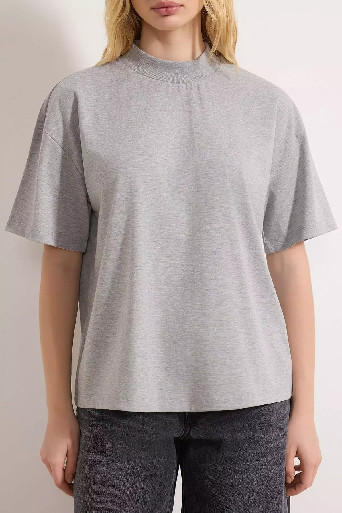 Gray Melange 1% Thick Cotton Mock Neck Quarter Sleeve Knitted T-Shirt Twoss24Ts74