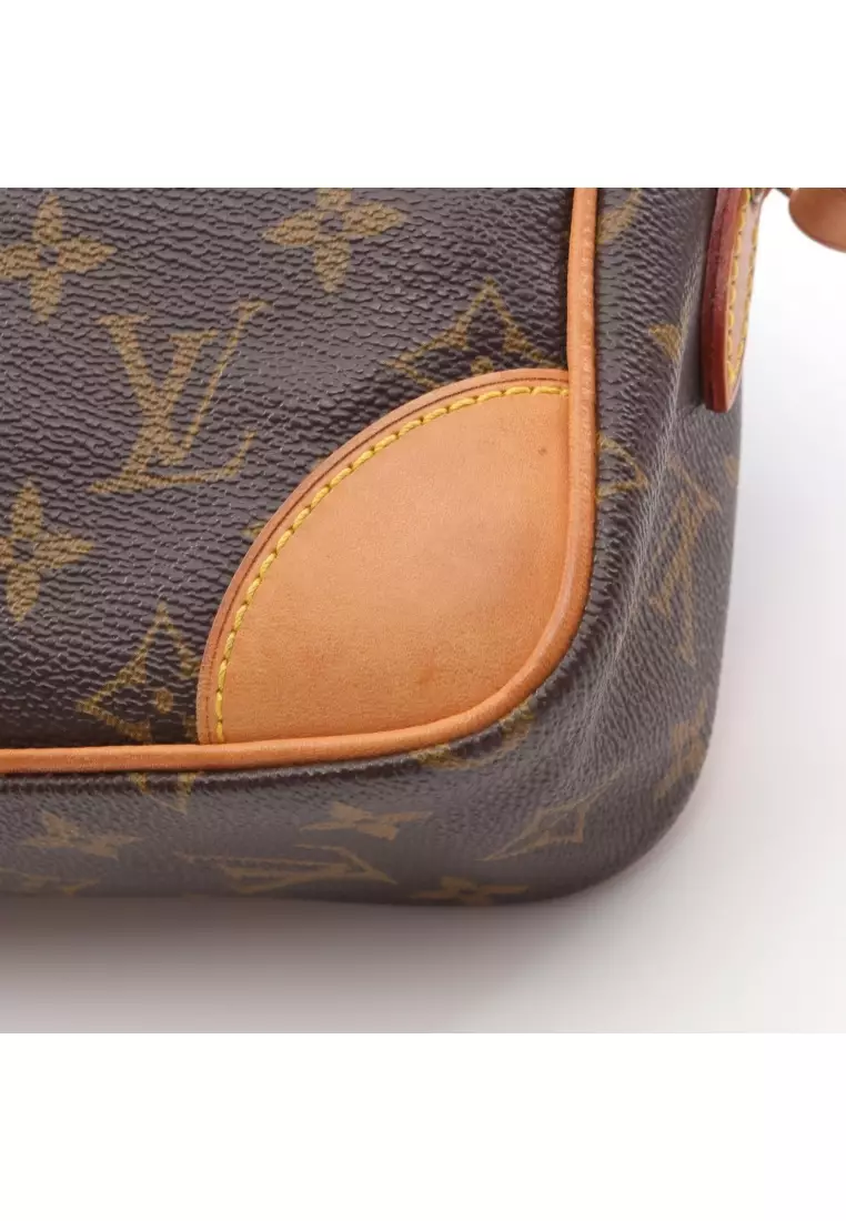 Pre-Loved Louis Vuitton Trocadero 27 monogram Shoulder bag PVC leather Brown