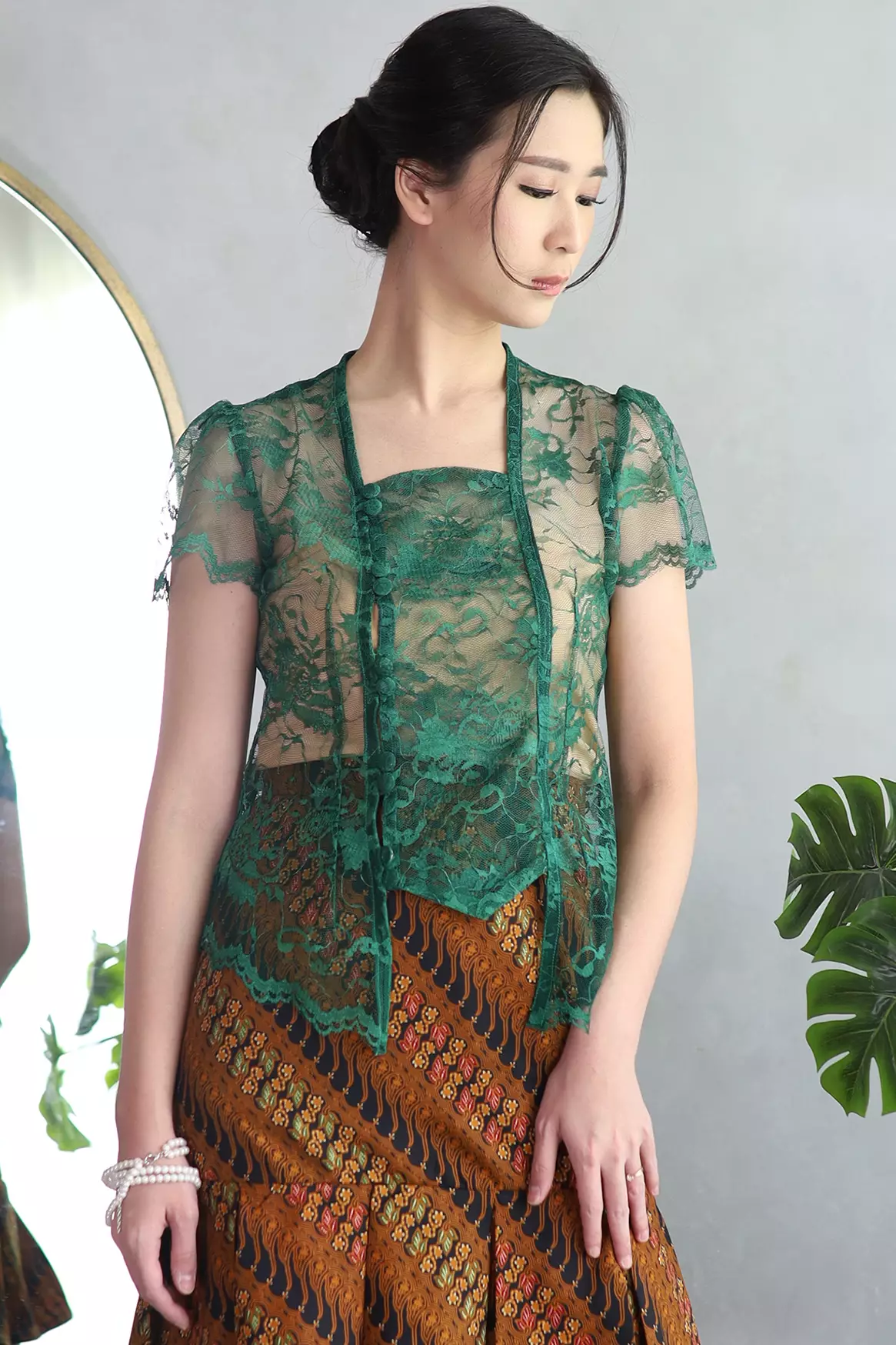 Sinok Hijau Daun Brukat Kebaya