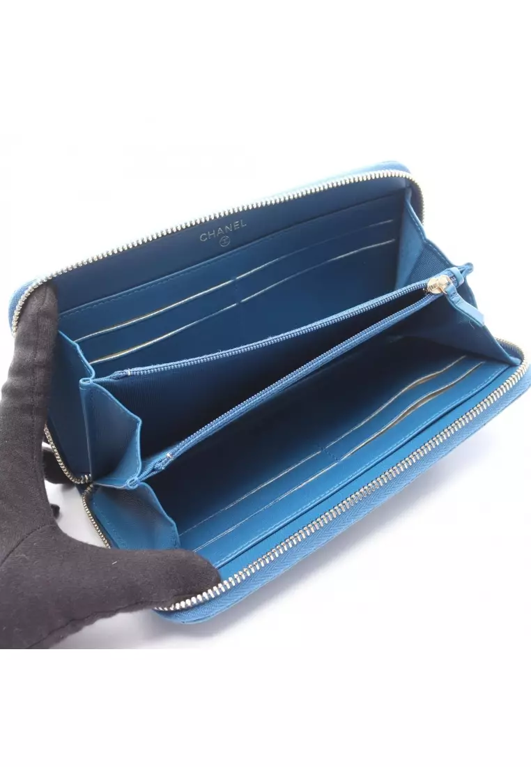 Pre-Loved Chanel Chevron V-stitch round zipper long wallet lambskin blue gold hardware
