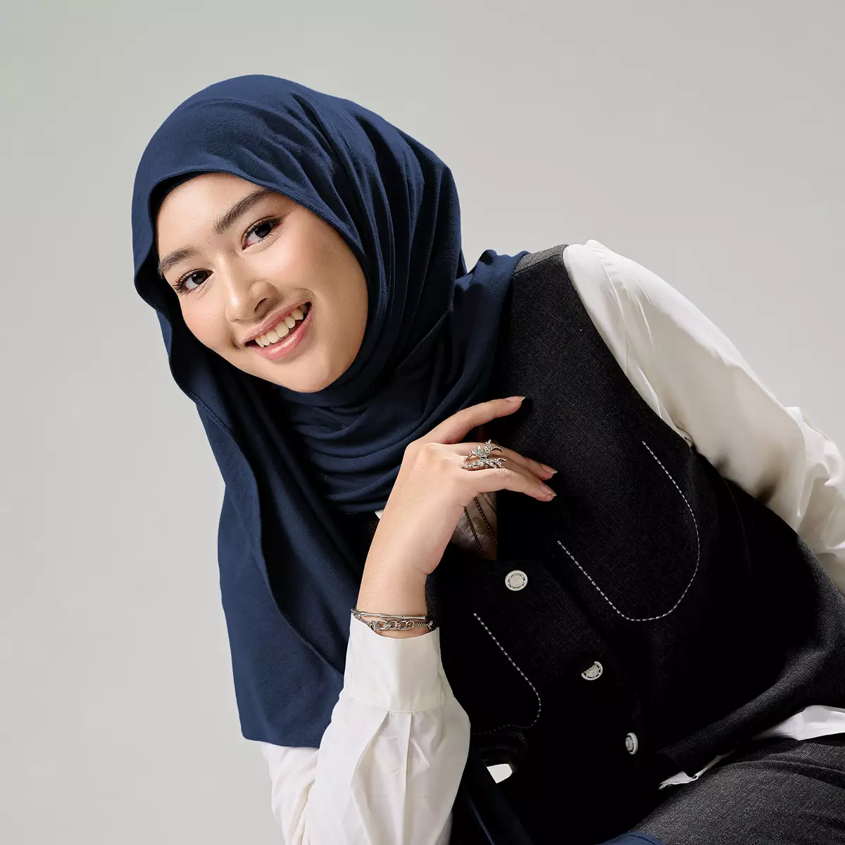 ZM Zaskia Mecca - Sadja Navy | Hijab Instant Segitiga Spandex Premium