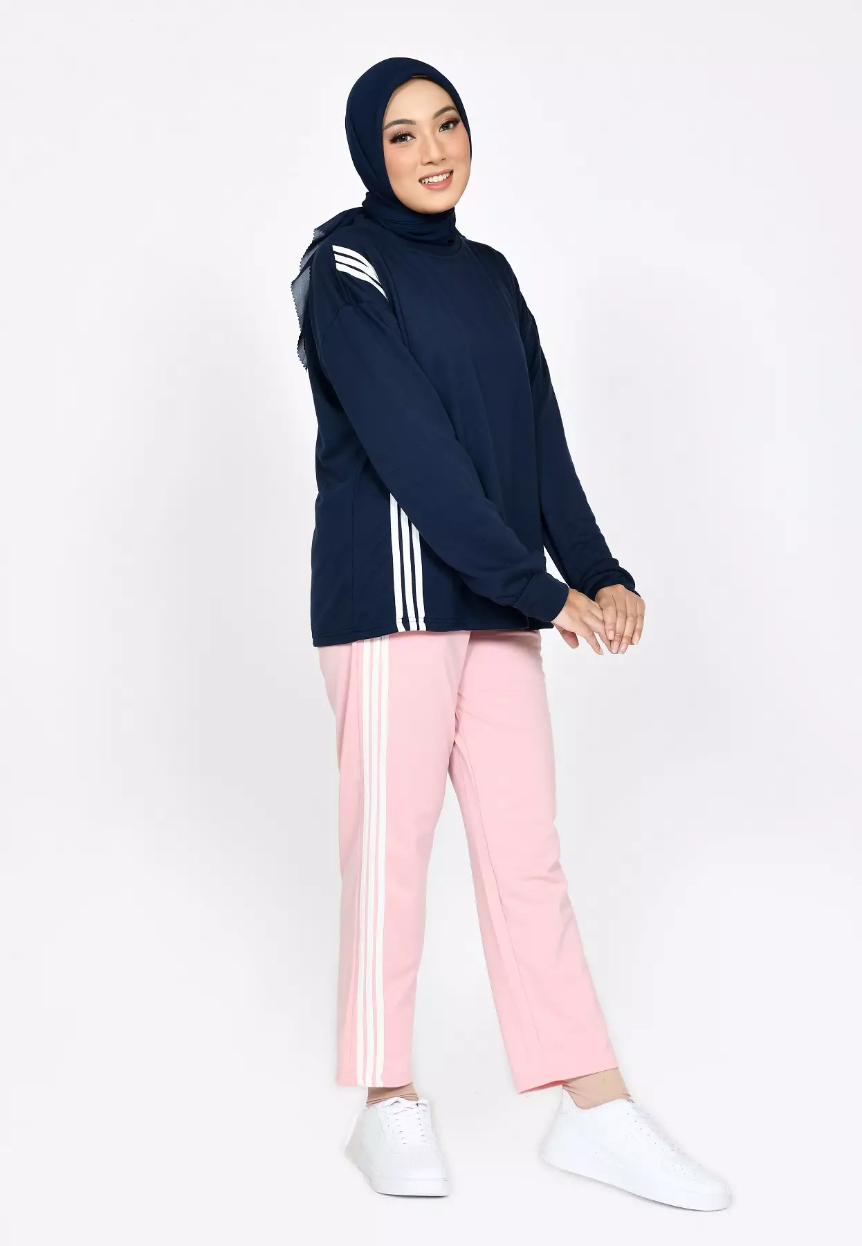 Setelan Training Alena 2