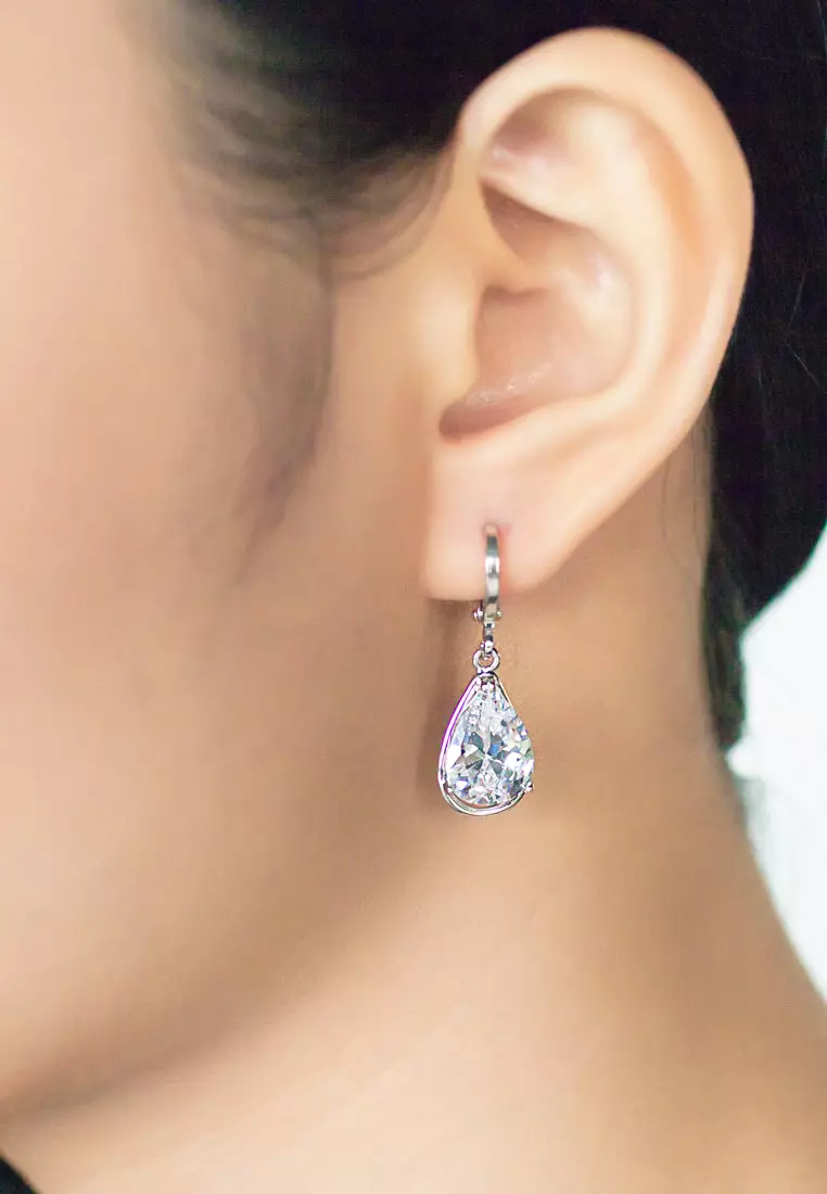 SO SEOUL Lic Crown 3-PRONG Solitaire Pear Cut Diamond Simulant Zirconia Hoop Earrings
