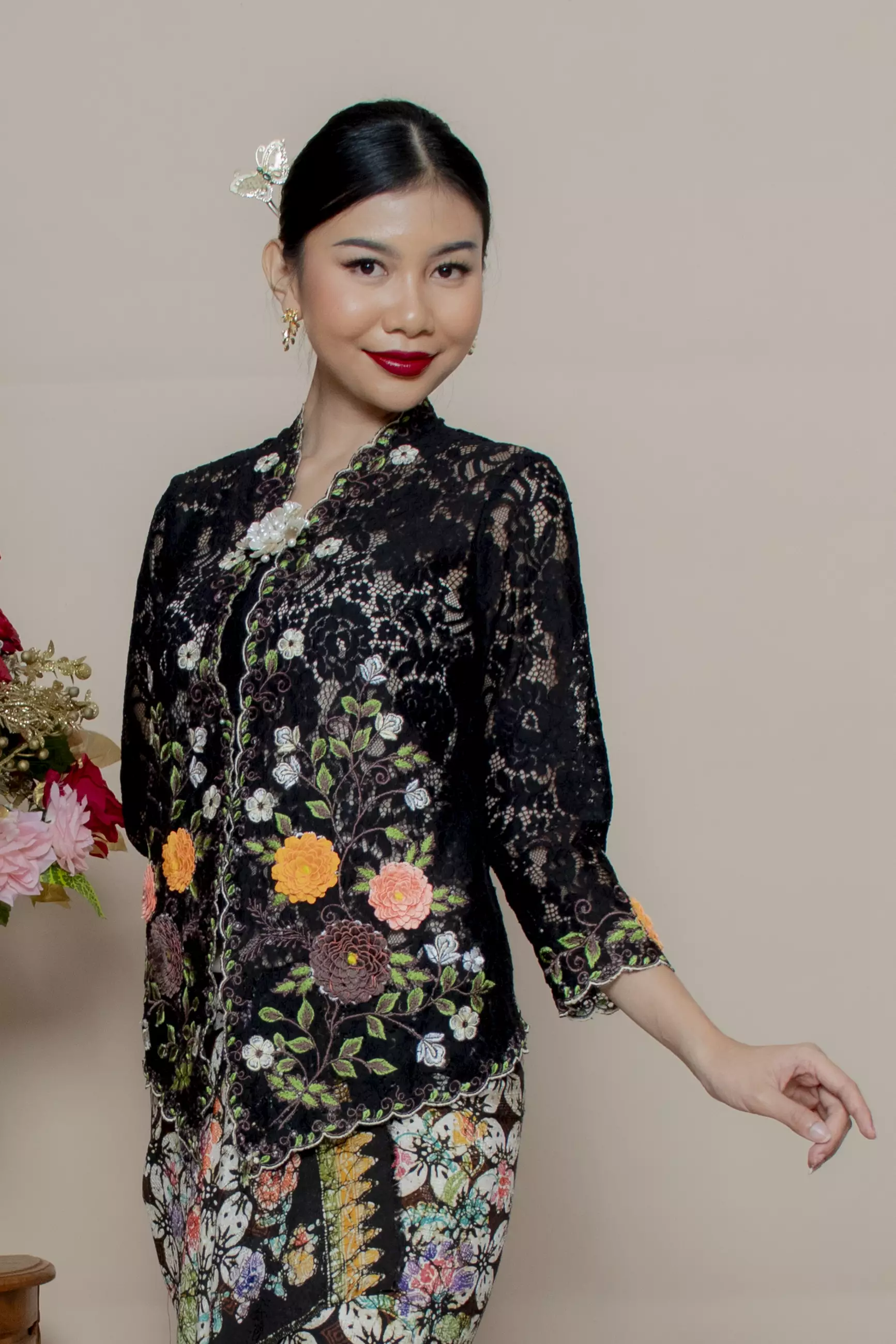 Kebaya Brokat Roses 3 Dimensi in Black Color