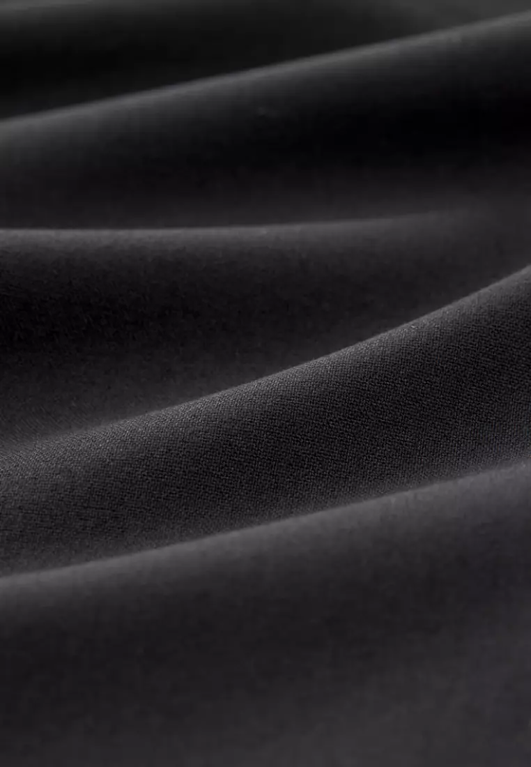 黑色修身版涼感休閒褲