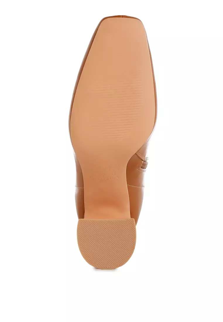 Sepatu bot ujung persegi warna cokelat