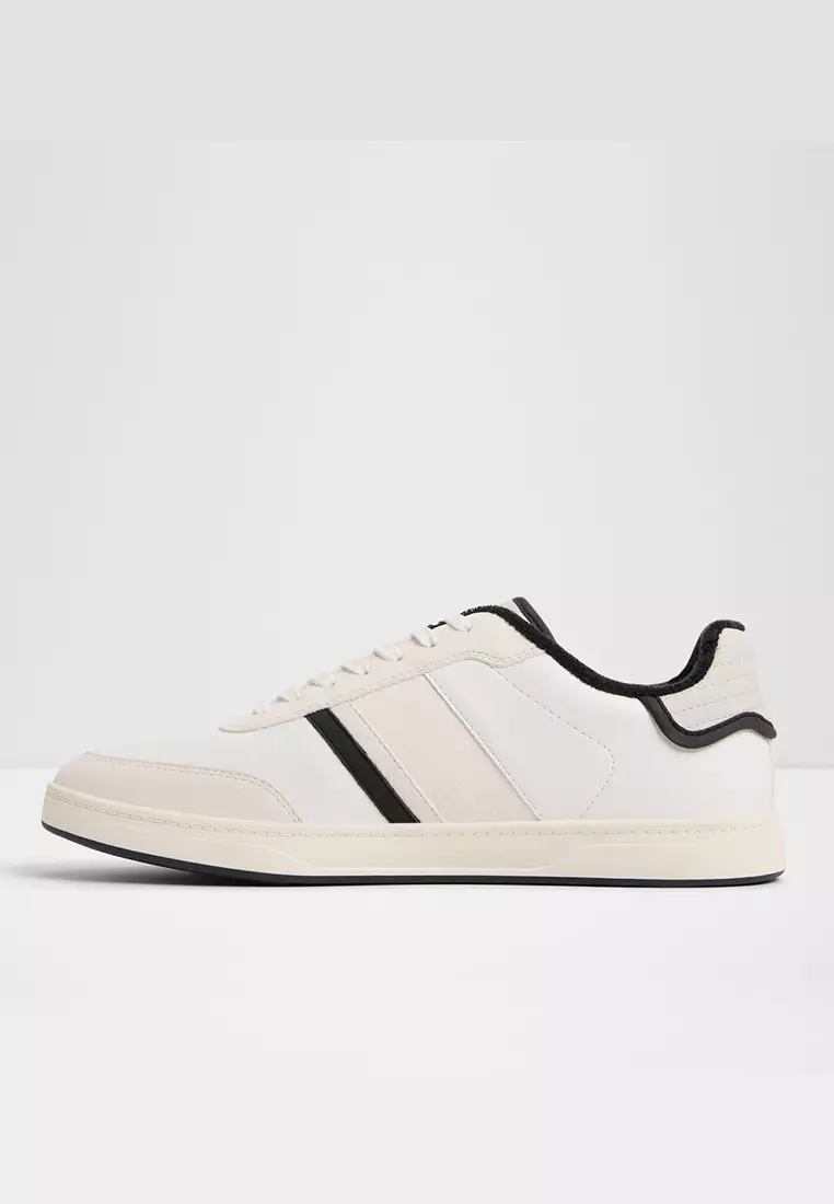 Freekick Low-Top Sneakers