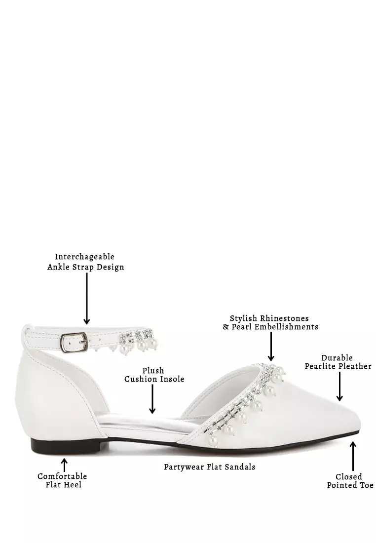 Sandal datar bertali pergelangan kaki dengan berlian imitasi dan mutiara putih