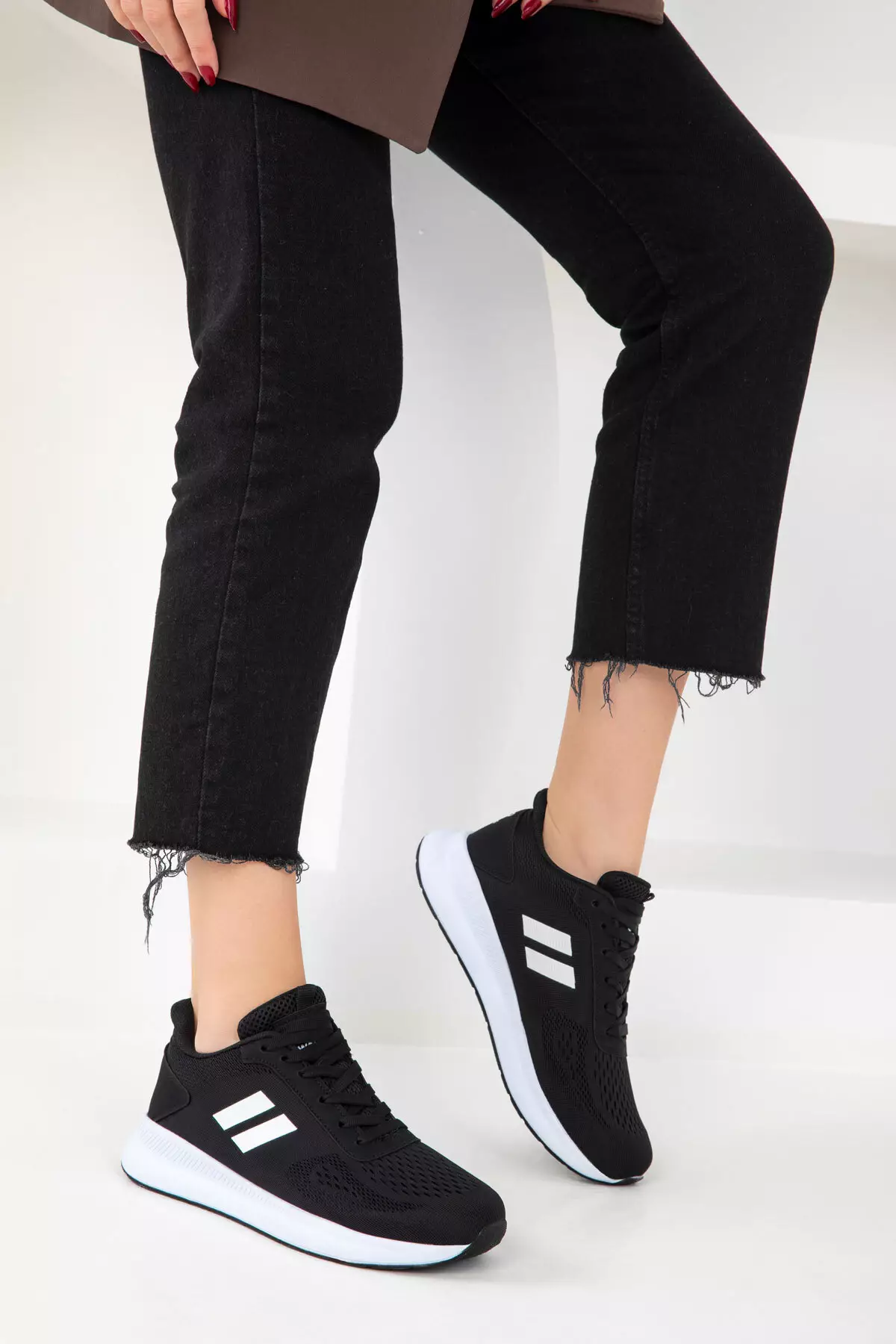 Black Unisex Sneaker 20242