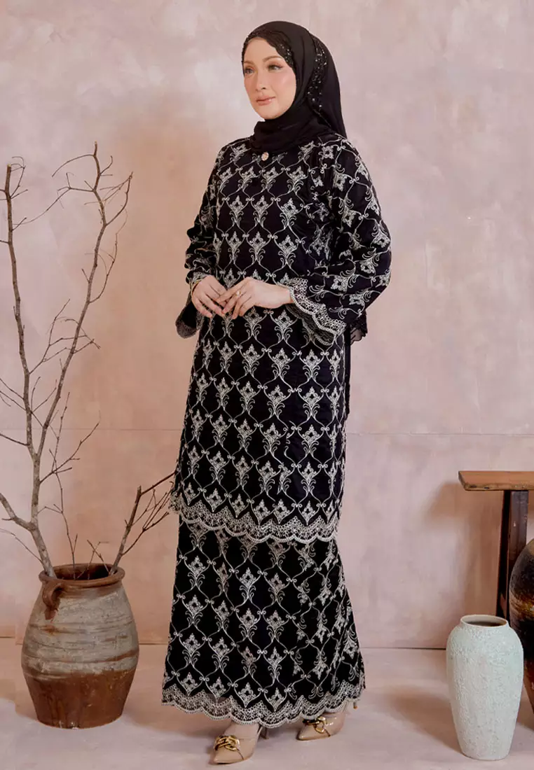 Mahsuri 2.0 Luxe Embroidery Baju Kurung Pahang Kipas Belakang
