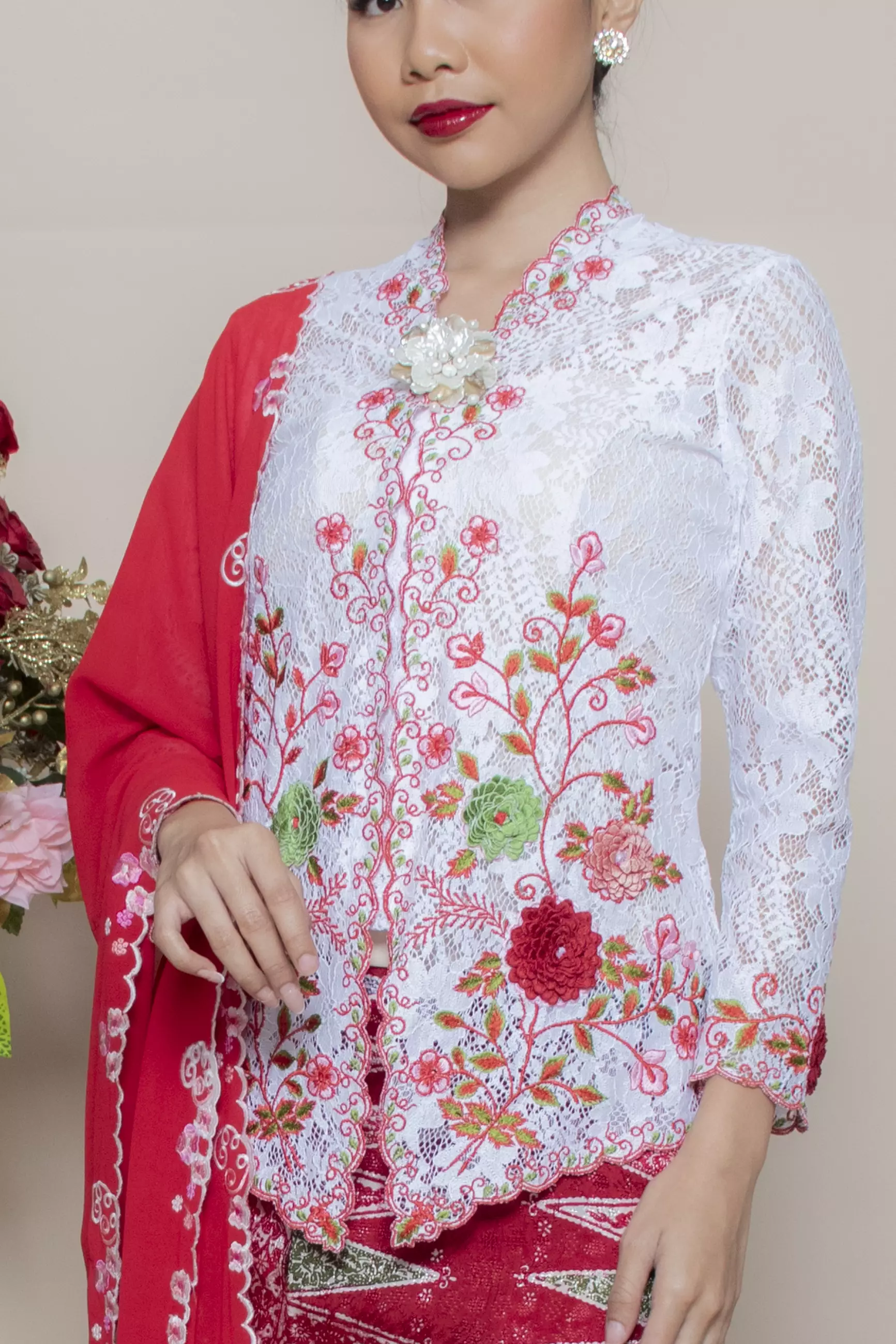 Kebaya Brokat Roses 3 Dimensi in White Color
