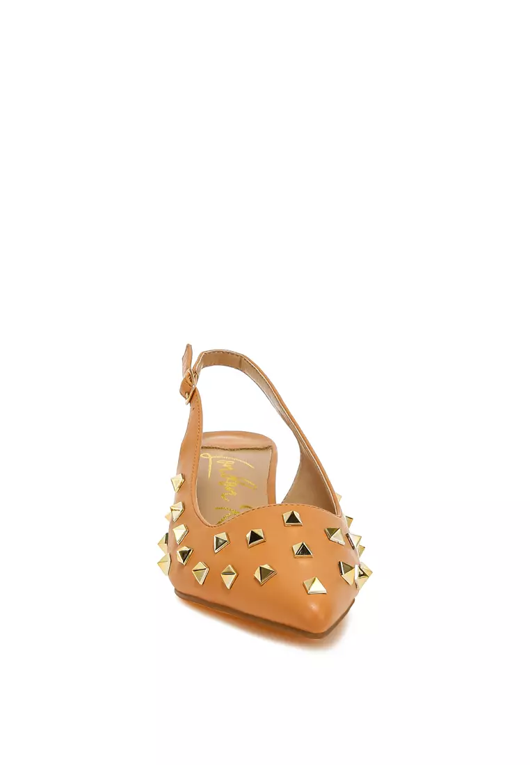 Sepatu hak anak kucing berhias stud warna cokelat