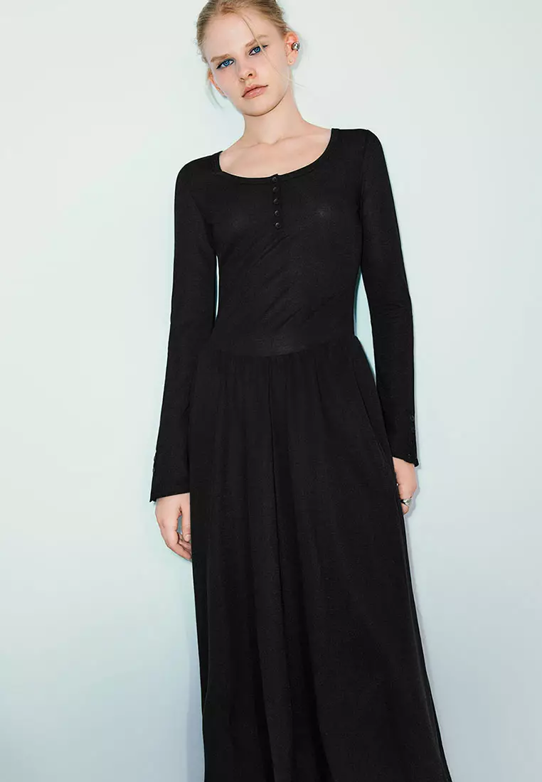 UR秋季新款女装法式气质赫本风显瘦长袖连衣裙UYV740012